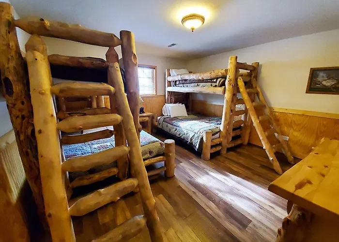 Grand Bear At Starved Rock 4* Utica