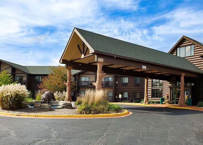 Grand Bear At Starved Rock 4*