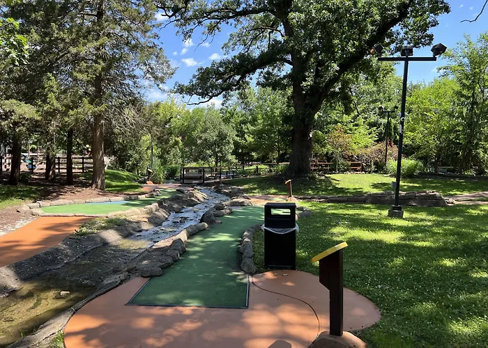 Grand Bear At Starved Rock 4*