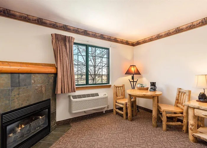 Grand Bear At Starved Rock 4*