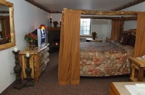 Resort Grand Bear At Starved Rock